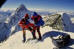 Roman a Kamil na vrcholu Rocky Summit, jednoho ze tři vrcholů Broad Peaku. V pozadí hora K2.