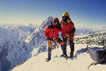 Roman a Piotr Pustelnik na vrcholu Rocky Summit, jednoho ze tři vrcholů Broad Peaku. V pozadí hora K2.