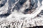 Jedna mnohých lavin z Manaslu